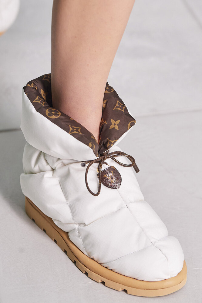 Дутые сапоги — самая модная обувь зимы: 10 теплых и стильных вариантов