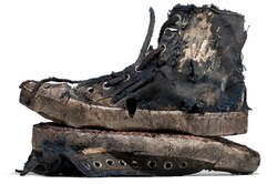 Зачем (а главное — кому) Balenciaga продают поношенные кроссовки за $1850?