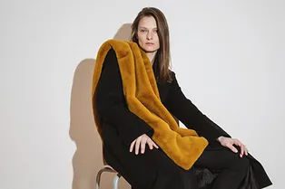 Кожаные тренчи, строгие пальто и лаконичные костюмы в коллекции OCHI