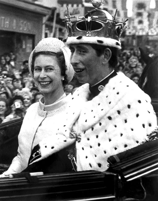Королева Елизавета II и принц Чарльз, 1969 год