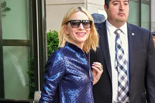 Синий костюм в пайетках может позволить себе только Кейт Бланшетт