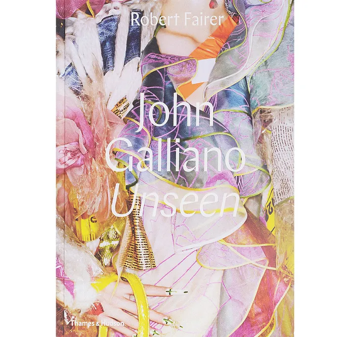 Книга JOHN GALLIANO UNSEEN, ROBERT FAIRER, 7 770 рублей