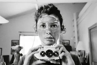 Теперь фотограф: Одри Тоту открывает выставку автопортретов