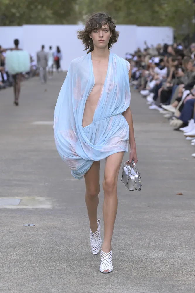 Stella McCartney весна-лето 2025 Stella McCartney весна-лето 2025