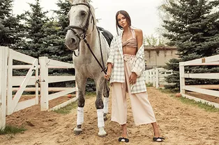 Трикотажные костюмы, платья в горох и брюки палаццо в нежной осенней коллекции Marina Mak