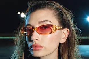 Miu Miu рекомендует: носите ободок-пружинку, как самый модный аксессуар Miu Miu рекомендует: носите ободок-пружинку, как самый модный аксессуар