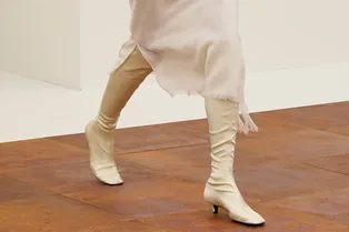 Эти сапоги сделают любой образ женственным и «дорогим» Эти сапоги сделают любой образ женственным и «дорогим»