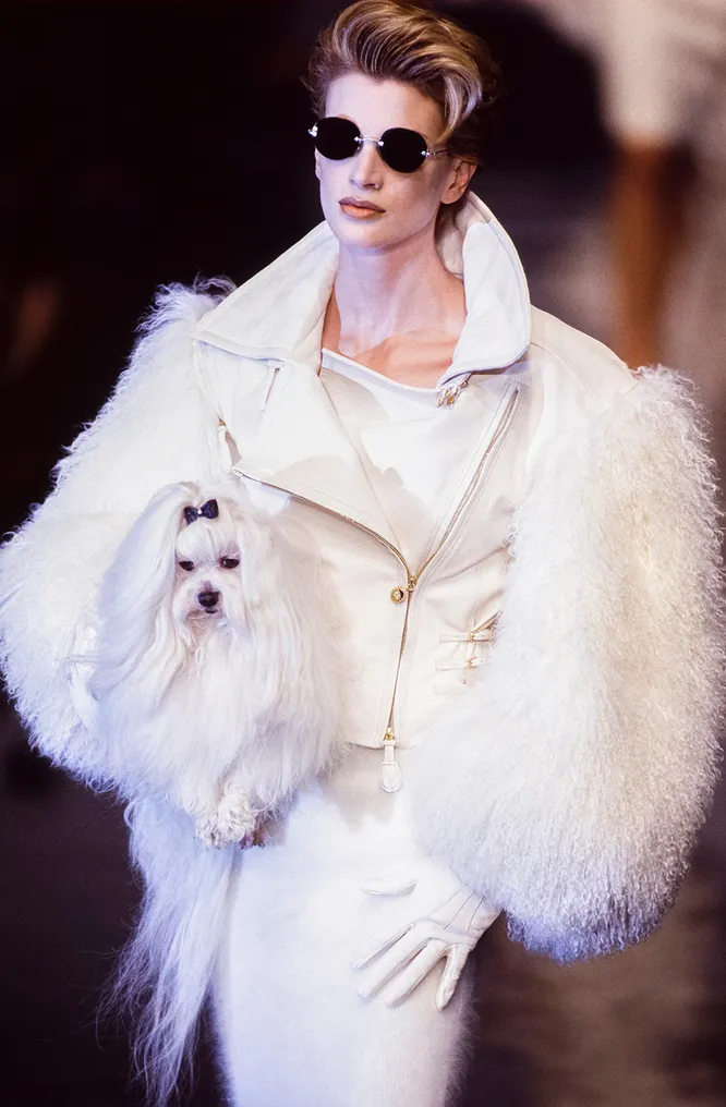 На показе Christian Dior осень-зима 1995/96