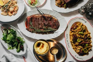 Гастровестник недели: comfort food из Скандинавии и первая городская винодельня