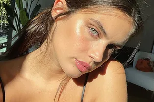 Забыть о высыпаниях и забитых порах: как правильно использовать салициловую кислоту