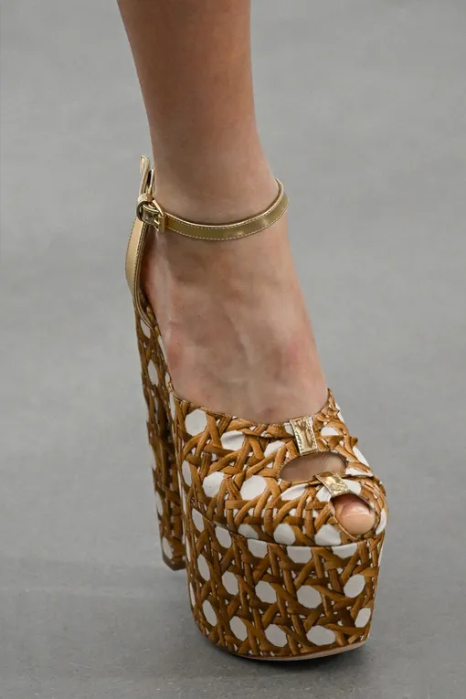 Giambattista Valli весна-лето 2023 Giambattista Valli весна-лето 2023