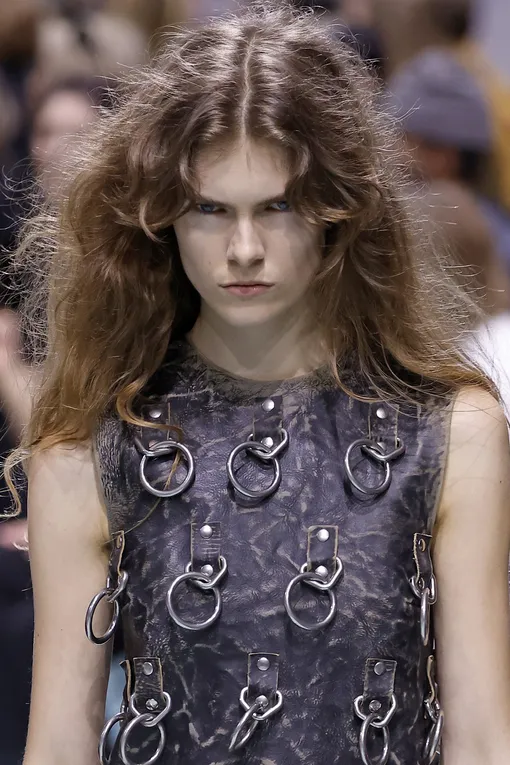 Prada весна-лето 2025