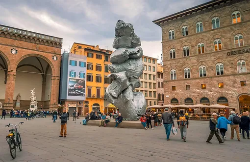 Cкульптура Урса Фишера «Большая глина №4» во Флоренции, 2019