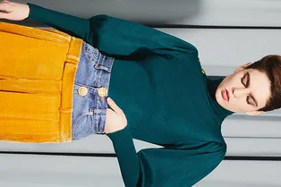 Трикотажные костюмы, базовые водолазки и пальто в стиле 80-х в коллекции Blood & Honey