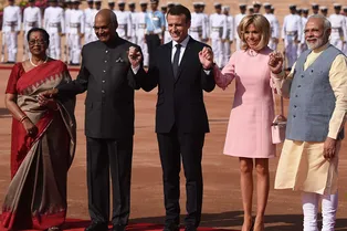 Розовый — хит сезона: Брижит Макрон с визитом в Индии