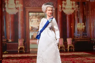 Посмотрите, как выглядит Елизавета II в качестве куклы Барби