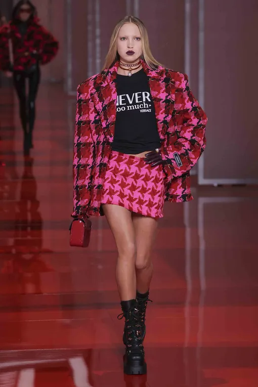 Versace осень-зима 22/23 Versace осень-зима 22/23