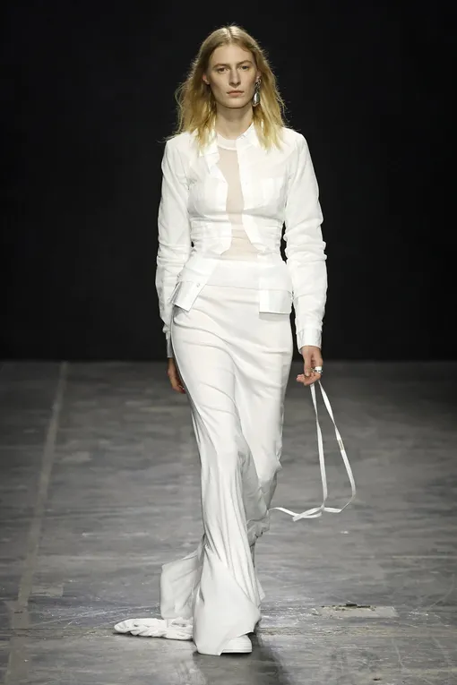 Ann Demeulemeester весна-лето 2023 Ann Demeulemeester весна-лето 2023