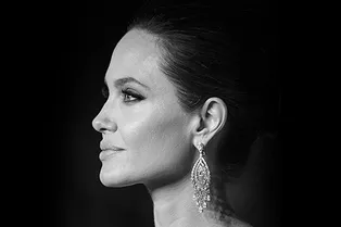 Суд обязал Анджелину Джоли позволить Брэду Питту больше видеться с детьми Суд обязал Анджелину Джоли позволить Брэду Питту больше видеться с детьми