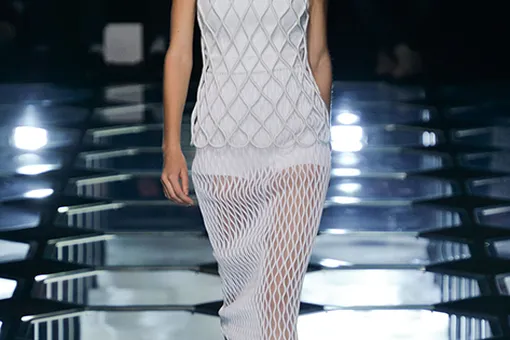Показ Balenciaga весна-лето 2015