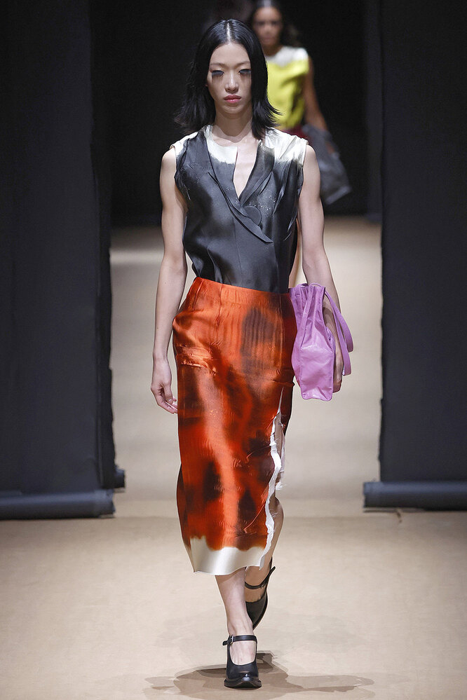 PRADA весна-лето 2023