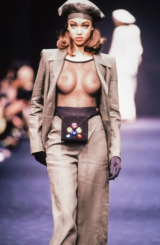 Тайра Бэнкс на шоу Sonia Rykiel, весна-лето 1991-1992 Тайра Бэнкс на шоу Sonia Rykiel, весна-лето 1991-1992