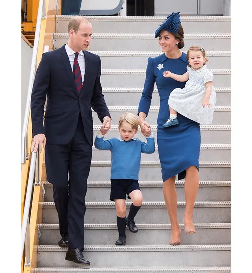 Принц Уильям и Кейт Миддлтон с принцем Джорджом и принцессой Шарлоттой прибывают в аэропорт Виктории в Канаде, 2016 год