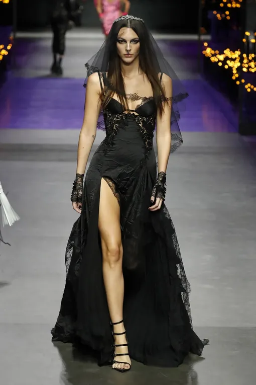 Versace весна-лето 2023 Versace весна-лето 2023