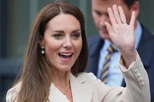 Костюм или платье? Вы удивитесь правильному ответу. Кейт Миддлтон покорила поклонников новым образом