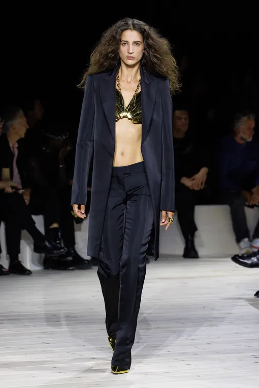 Alexander McQueen весна-лето 2024 Alexander McQueen весна-лето 2024