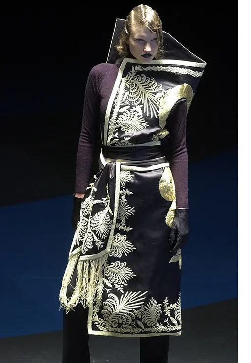 Alexander McQueen осень-зима 2000/2001 Alexander McQueen осень-зима 2000/2001