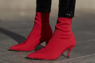 Как носить тканевые ботильоны: 4 самых простых способа