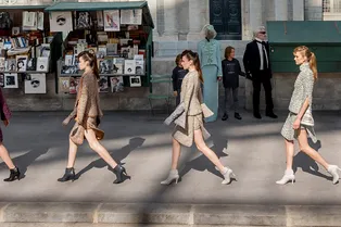 Променад вдоль Сены в Гран-Пале: как прошел кутюрный показ Chanel