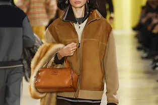 Что носить в ноябре: 8 идеальных многослойных образов с подиума