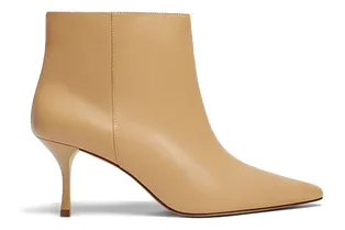 10 пар лодочек, ботинок и ботильонов бежевого цвета для эффекта бесконечно длинных ног