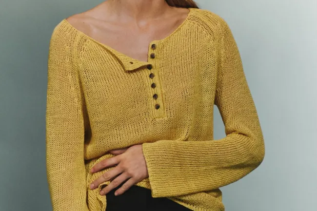 «Дышащий» трикотаж — лучшая база на лето. 7 лучших моделей