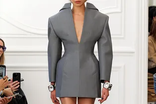 Никаких мягких форм — в тренде геометрия