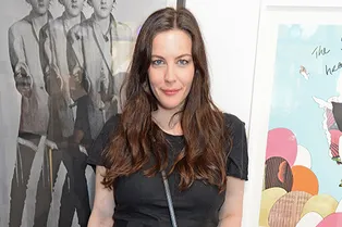 Комфортный образ для расслабленных выходных от Лив Тайлер