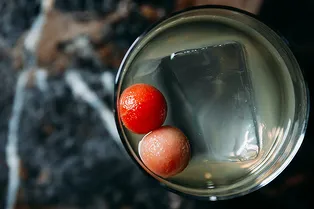 Где ужинать, пить вино и читать классиков под черную икру: главные события недели