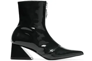 Лакированные ботильоны — самая практичная обувь на каблуке для поздней осени