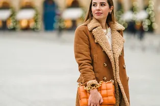 С чем носить короткую дубленку этой зимой: 15 стильных примеров