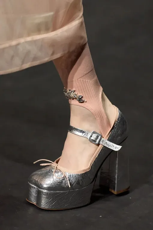 Simone Rocha весна-лето 2024 Simone Rocha весна-лето 2024