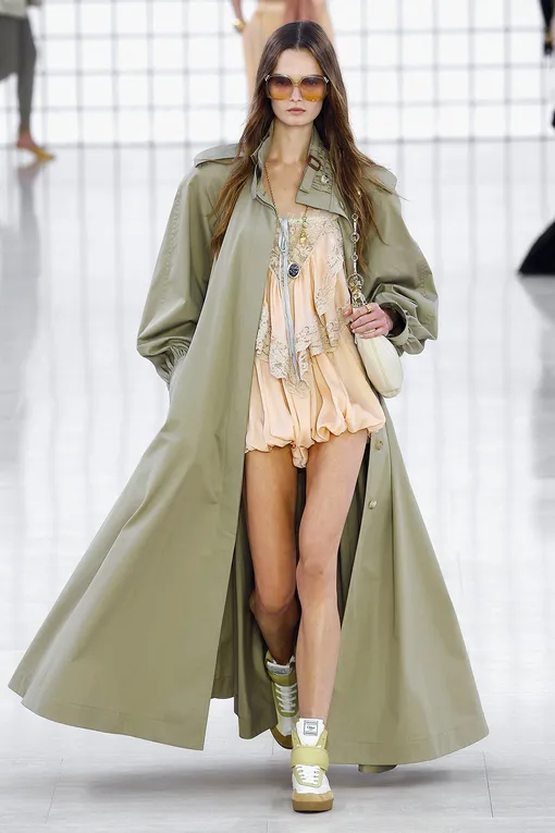 Chloé весна-лето 2025 Chloé весна-лето 2025