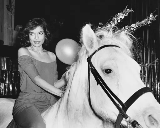 Бьянка Джаггер на вечеринке в честь собственного дня рождения в Studio 54, 1977