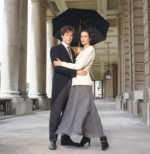 Хью Грант и Энди МакДауэлл для фильма «Четыре свадьбы и одни похороны», 1994 год