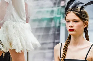 Покахонтас танцует джаз: в Милане завершился показ коллекции Prada Resort Покахонтас танцует джаз: в Милане завершился показ коллекции Prada Resort