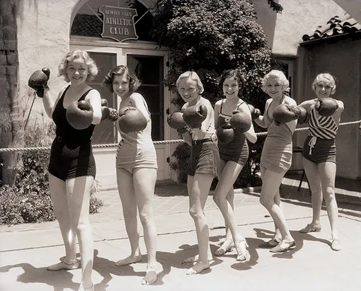 Женщины во время тренировки в Атлетическом клубе Беверли-Хиллз. Калифорния, 1933 год