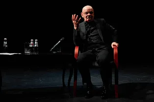 «Каждый должен пройти школу строгости, преодоления страха и любви» — уроки Константина Райкина молодым актерам и опытным режиссерам