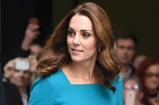 Кейт Миддлтон в элегантном платье Emilia Wickstead цвета морской волны