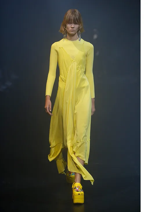 Balenciaga весна-лето 2018 Balenciaga весна-лето 2018